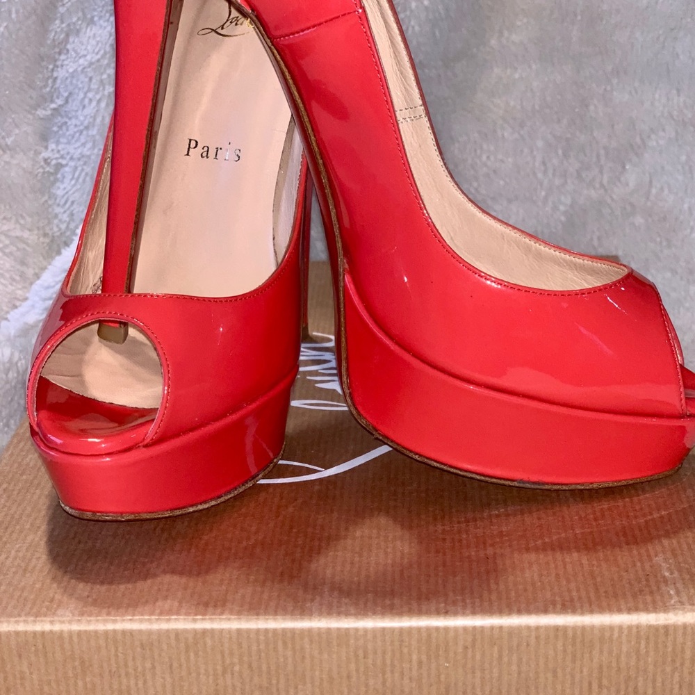 CHRISTIAN LOUBOUTIN Coral Banana 140 Patent Pumps